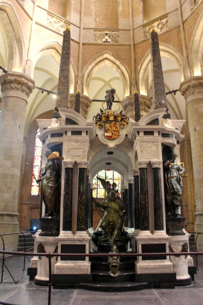 foto do mausoleu de Guilherme de Orange na neuwe kerk em delft